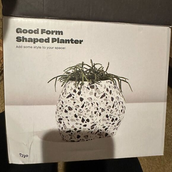 New Good Form Shaped Planter Bundle of Two - Picture 13 of 15